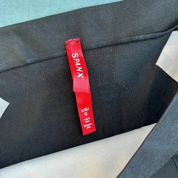 NWOT SPANX Women’s Higher Power Short Black Sz Large seamless stretch sculpting - Picture 3 of 5